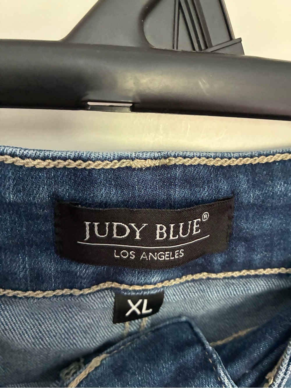 Judy Blue Mid-Rise Faded Blue Distressed Jean Shorts Size XL - Picture 4 of 5